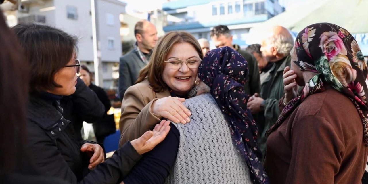 Başkan Gençay, pazarda vatandaşlarla buluştu