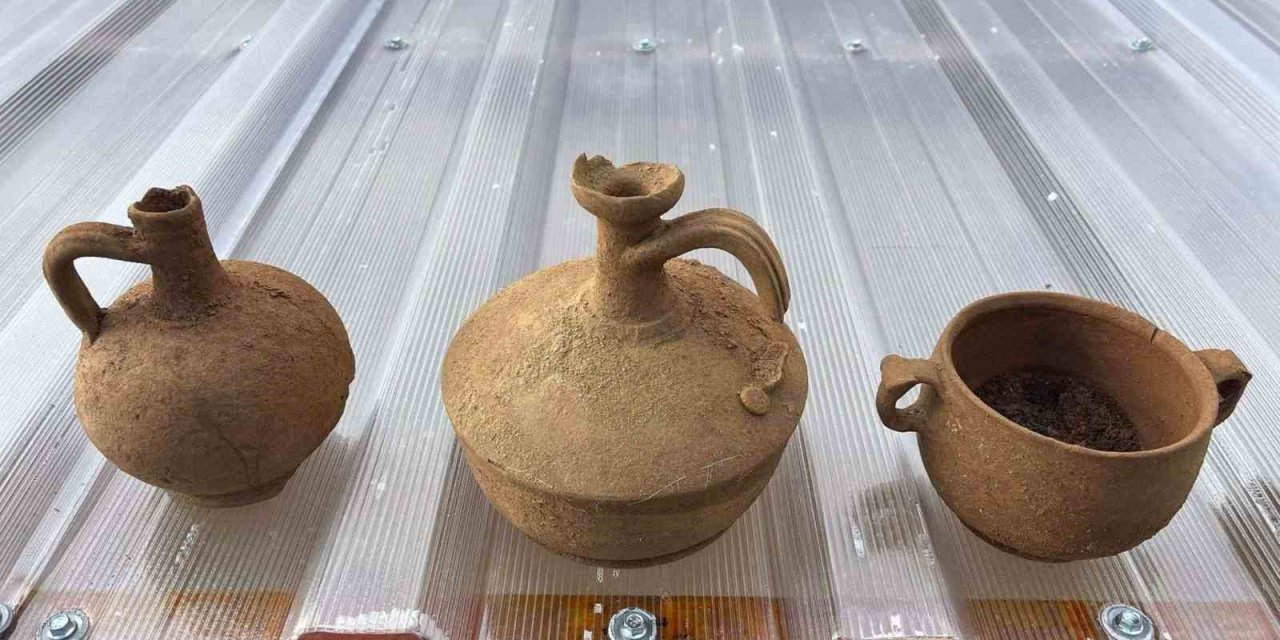 İstinat duvarı yapmak için kazı yaparken tarihi eser buldular