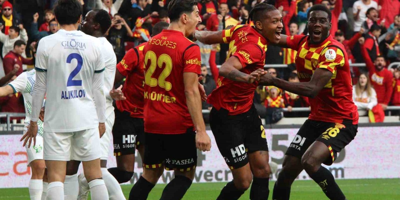 Göztepe’nin savunmacıları 12 gole doğrudan katkı verdi