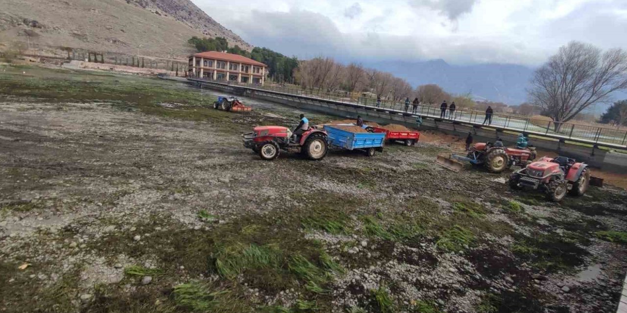 El ele verip su kaçağını imece usulü tamir ettiler