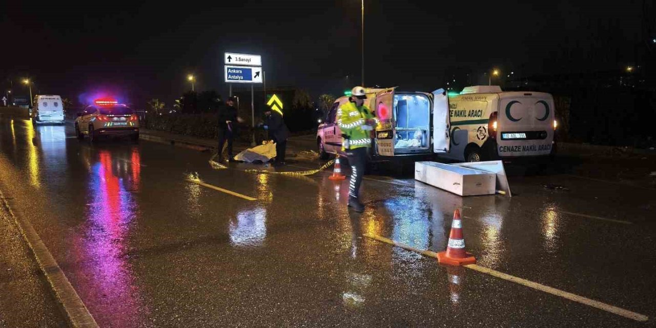 Alkollü sürücü, yolun karşısına geçmek isteyen adamı hayattan koparttı