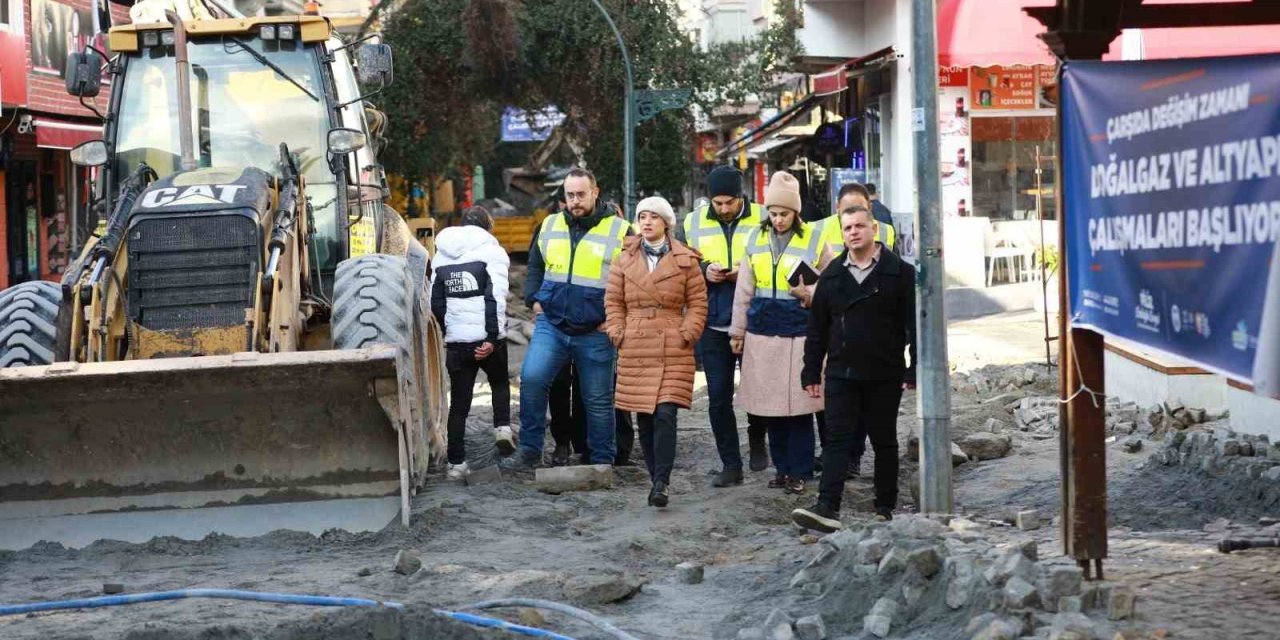 Selçuk’ta çarşı içi çalışmalar hız kesmeden devam ediyor