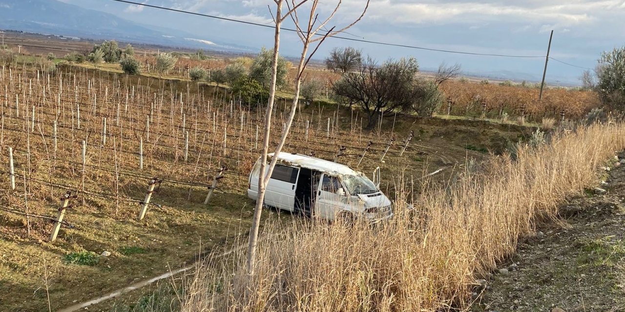 Kontrolden çıkan araç üzüm bağına uçtu