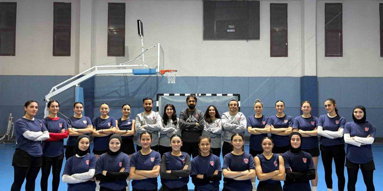 Ümit Milli Kadın Hokey Takımı’na Muğla’dan 8 sporcu