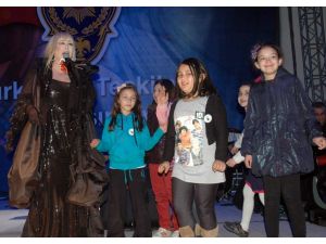 Zerrin Özer Bu Kez Polisler İçin Söyledi