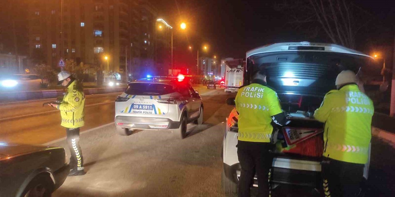 Aydın’da Bölge Trafik Müdürlüğü ekipleri gece boyunca mesai yaptı