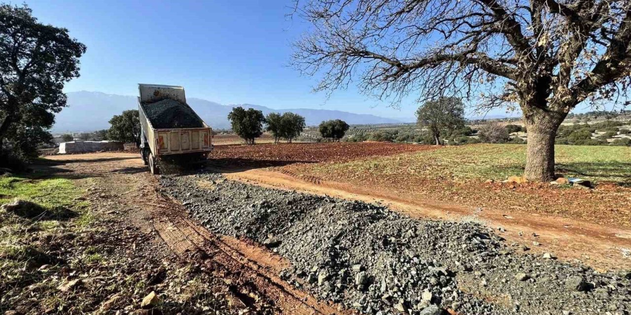 Karacasu’da yol çalışmaları devam ediyor