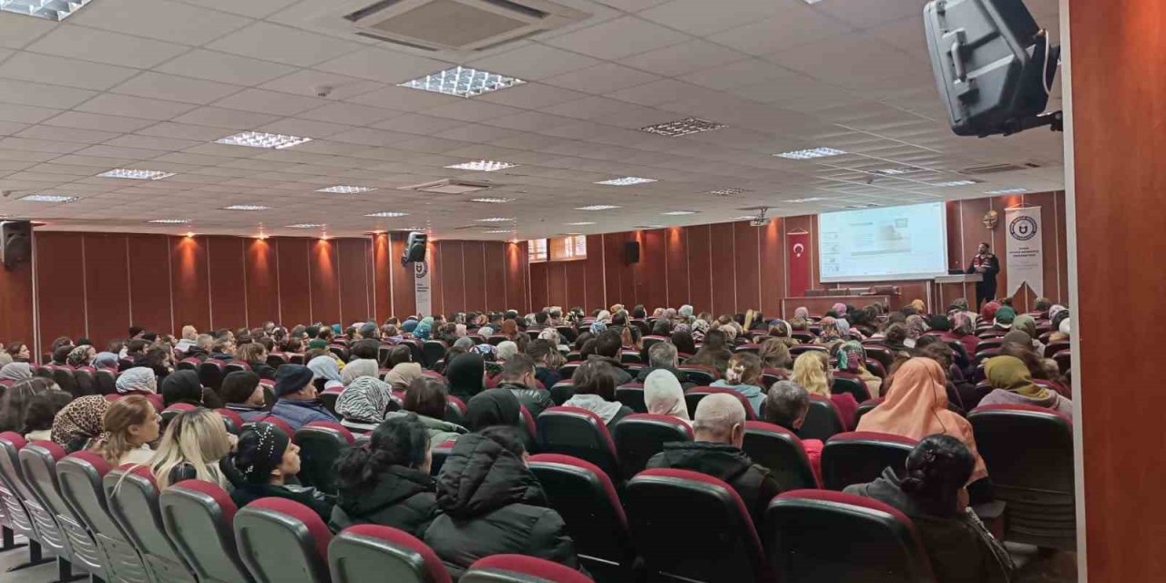 Didim’de 380 kişiye ‘En iyi narkotik polisi anne’ eğitimi verildi
