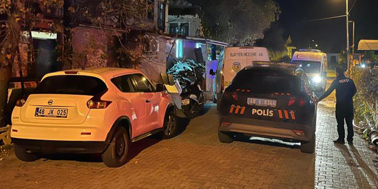 İş arkadaşını yatağında öldürdü