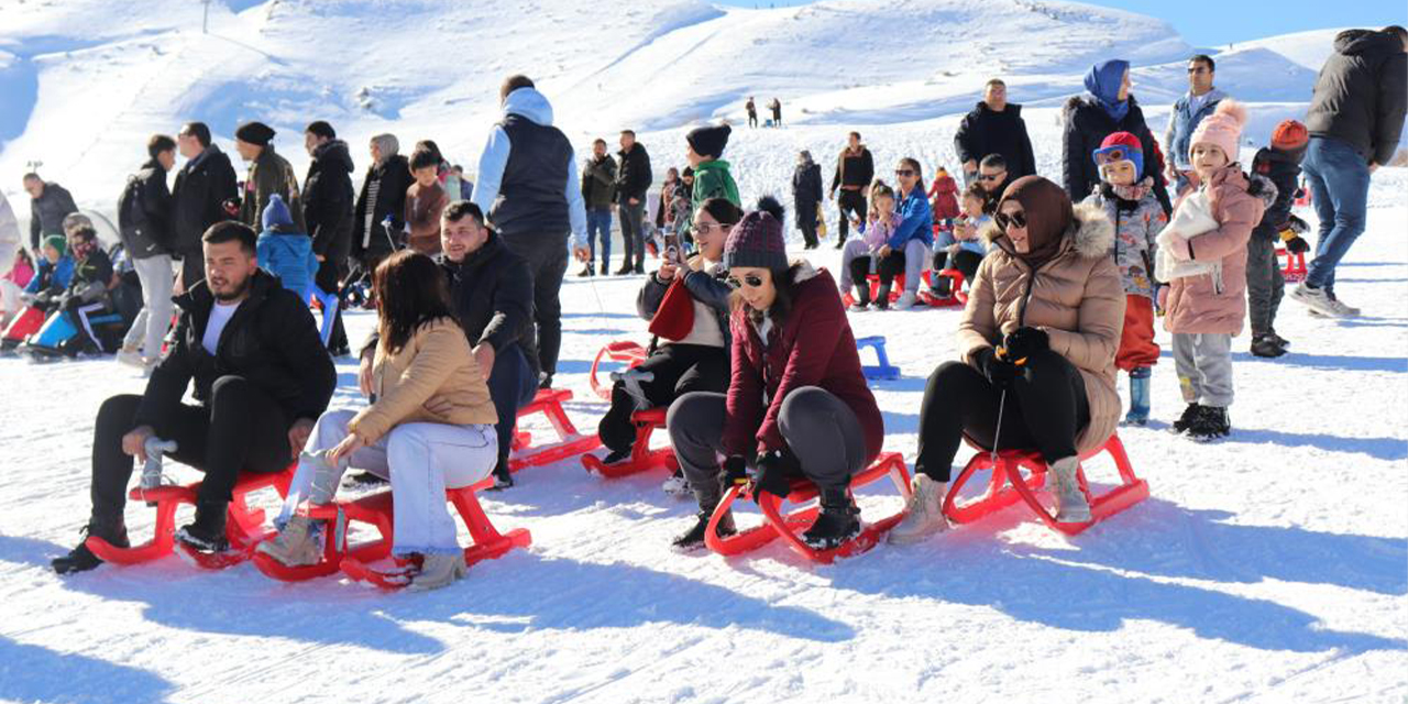 Denizli Kayak Merkezi yeni sezonda kayakseverlerle doldu