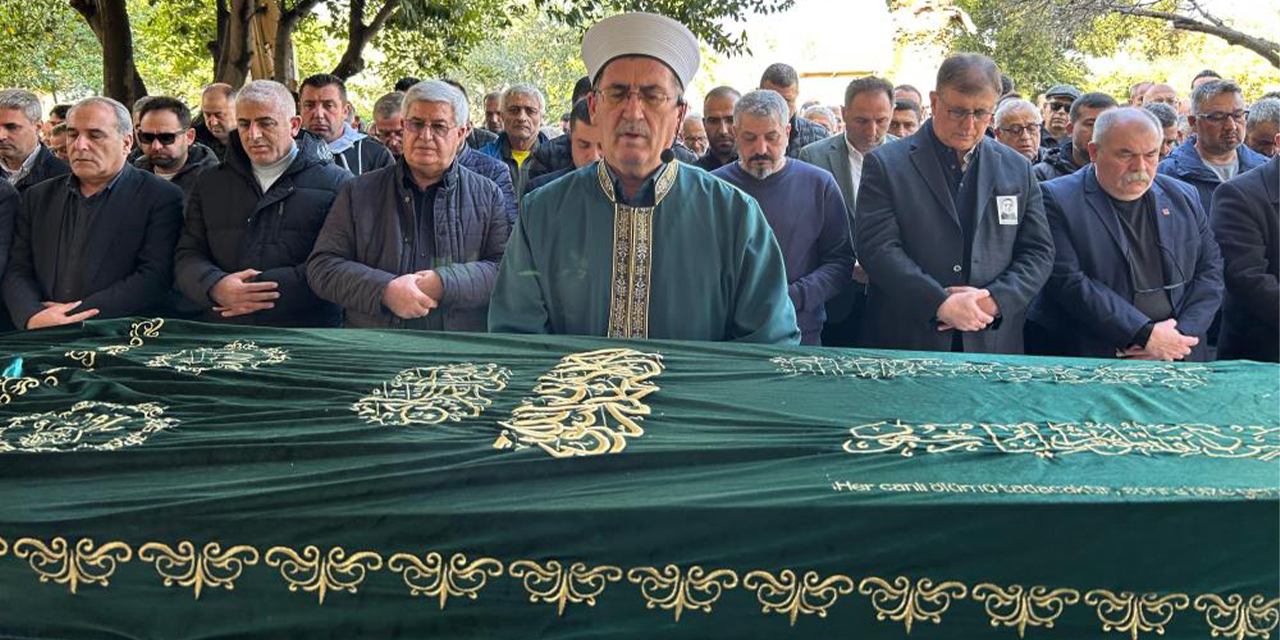 İngiltere'de cansız bedenine ulaşılan Prof. Dr. Orhan Ekren, son yolculuğuna uğurlandı