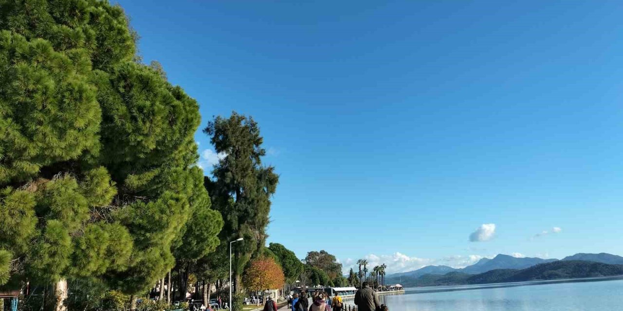 Köyceğiz’de güneşi gören Kordon’a akın etti