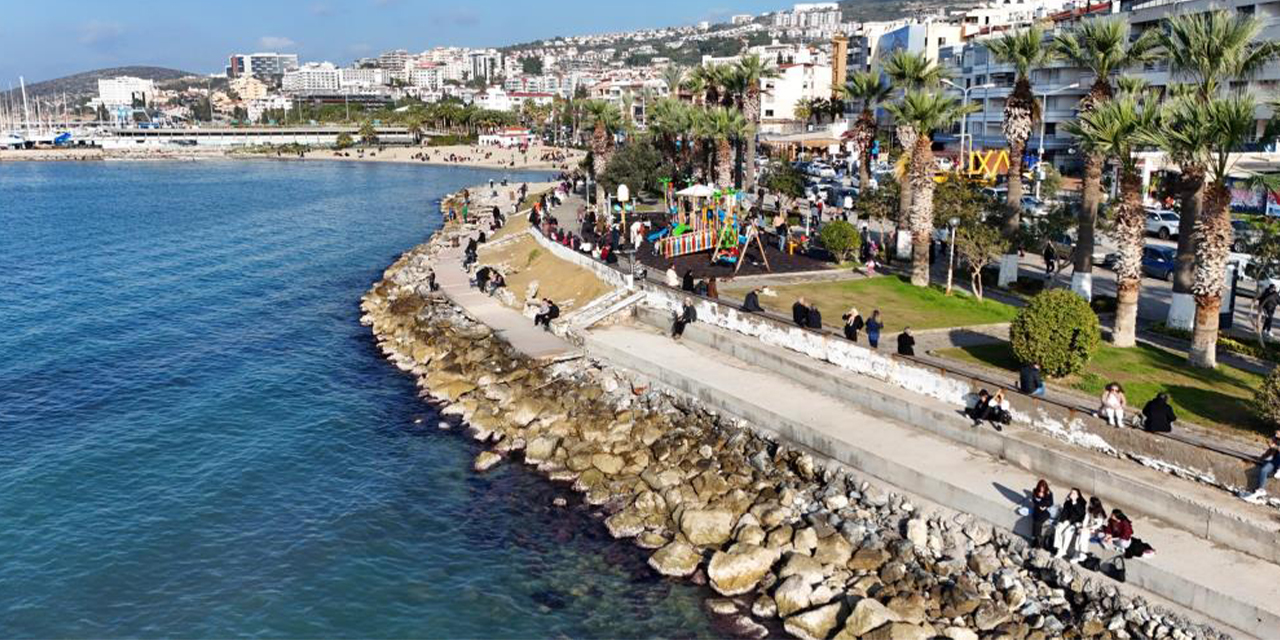 Kuşadası’nda güneşli havanın keyfi çıkarıldı