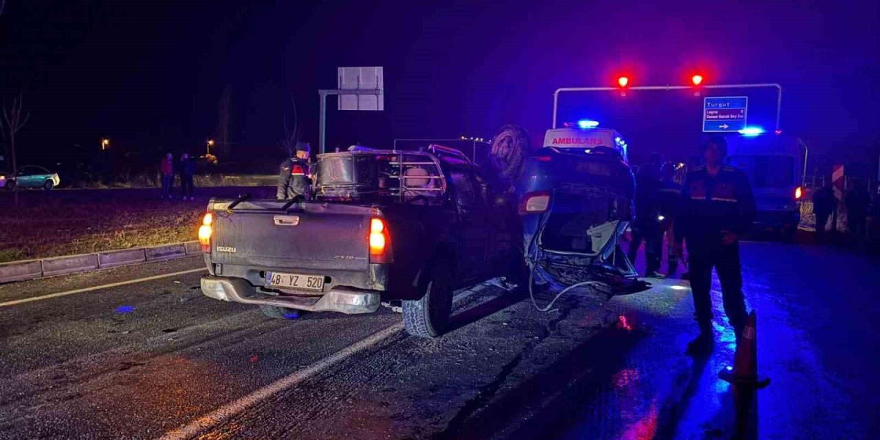 Muğla’da feci kaza... Kavşakta 2 araç çarpıştı: 2 ölü, 2 yaralı