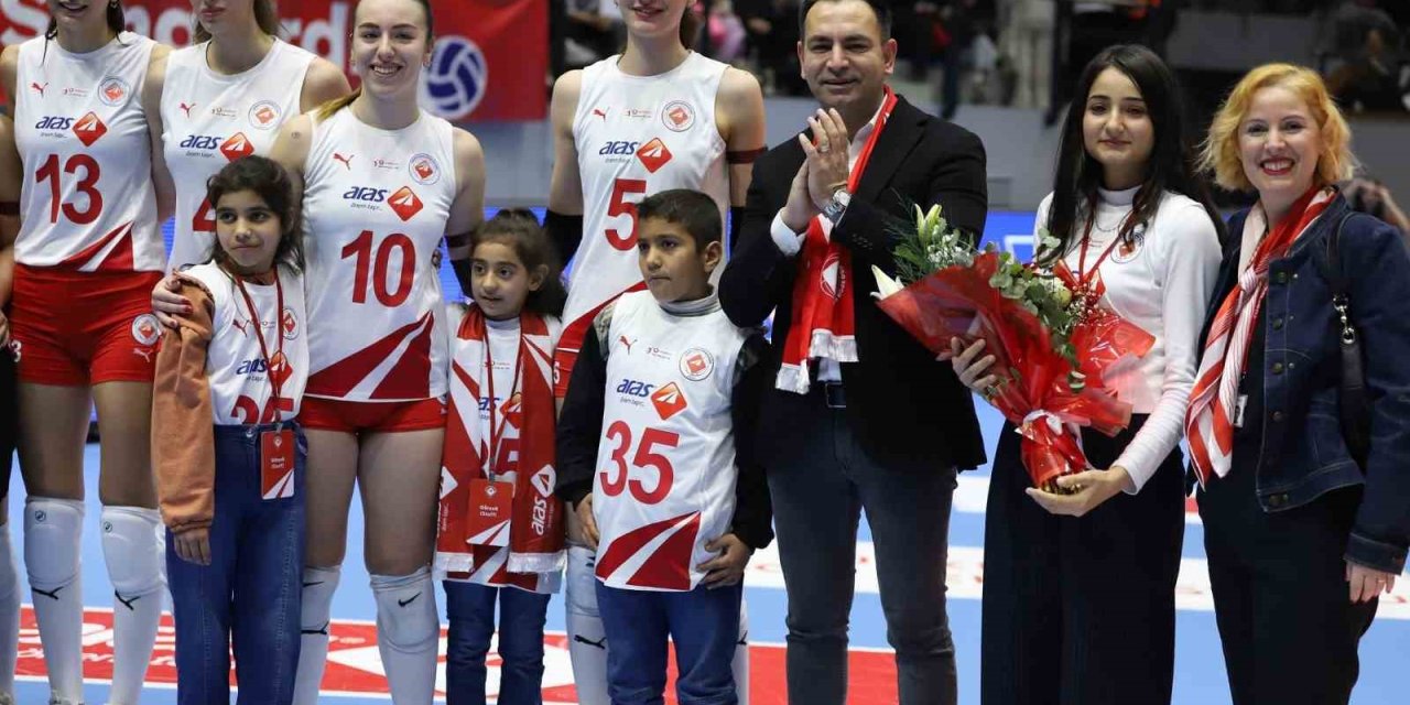 Hayallerini fileyle ören çocuklar İzmir’de