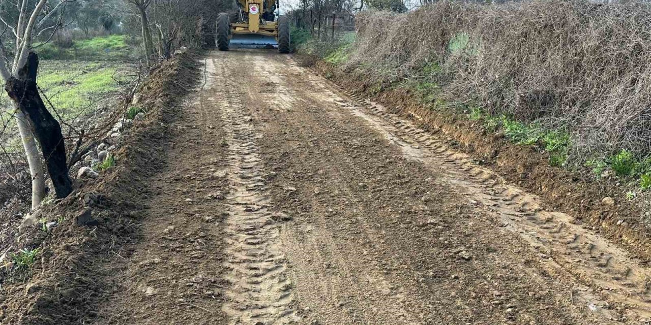Efeler’de tarım arazilerinin yolları düzenleniyor