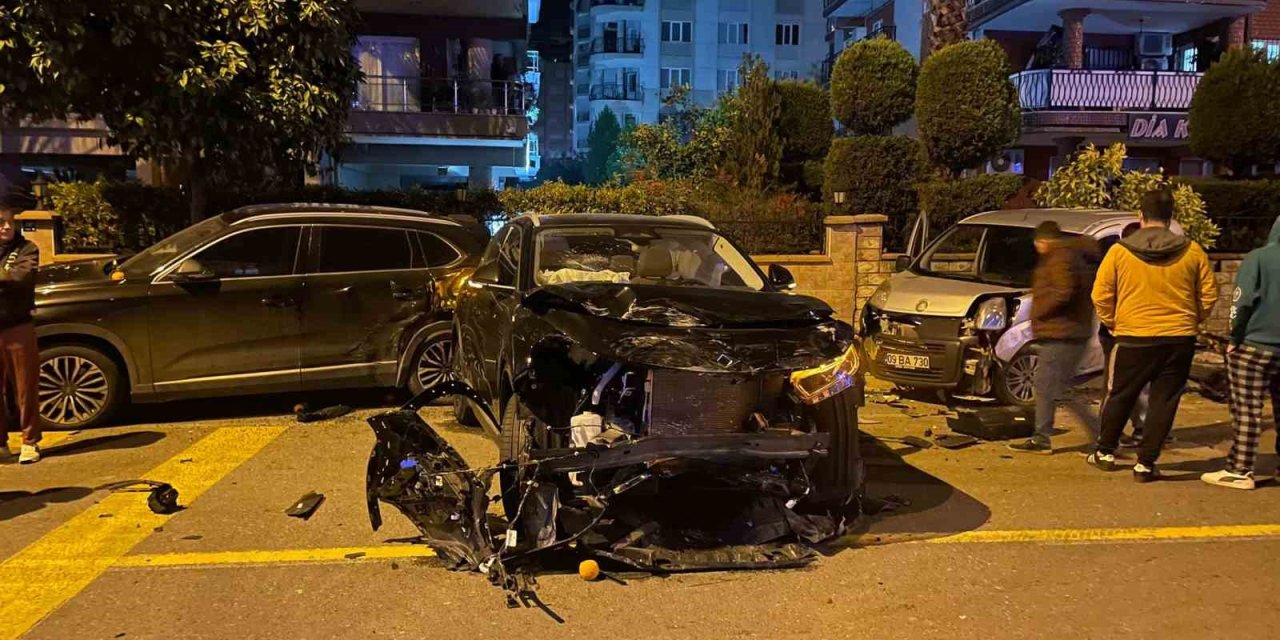 Efeler'de zincirleme kaza: Ortalık savaş alanına döndü