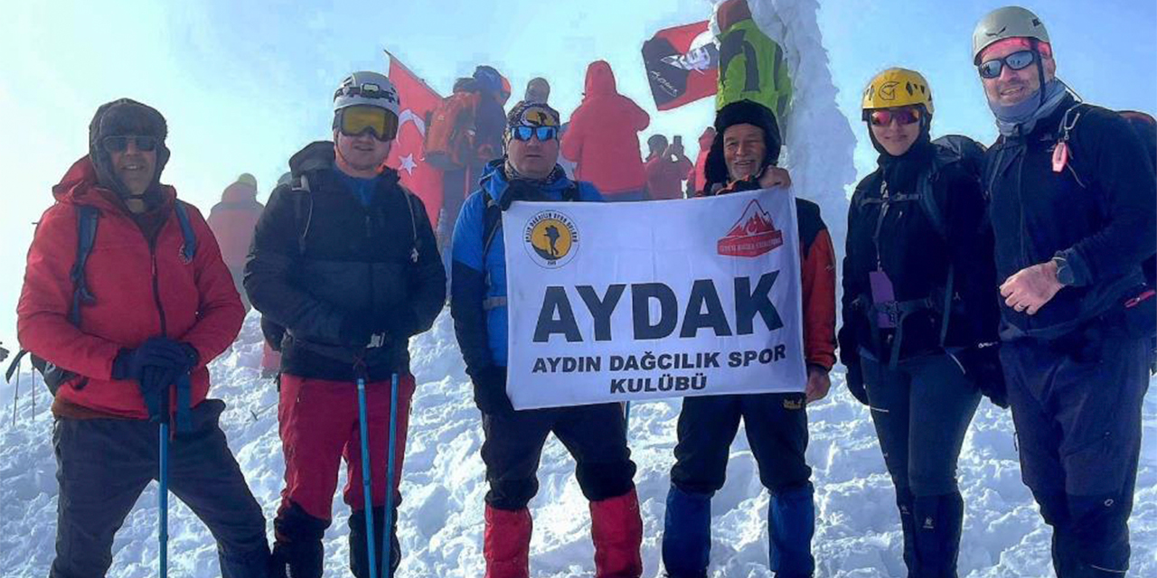 Aydınlı dağcılar Sarıkamış şehitleri için Honaz Dağı’na tırmandı