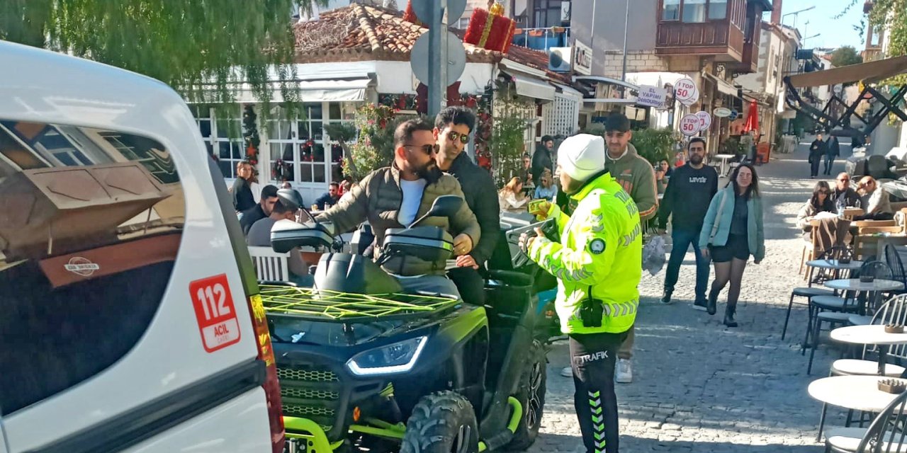 Çeşme’de motosiklet denetimlerinde 23 sürücüye ceza