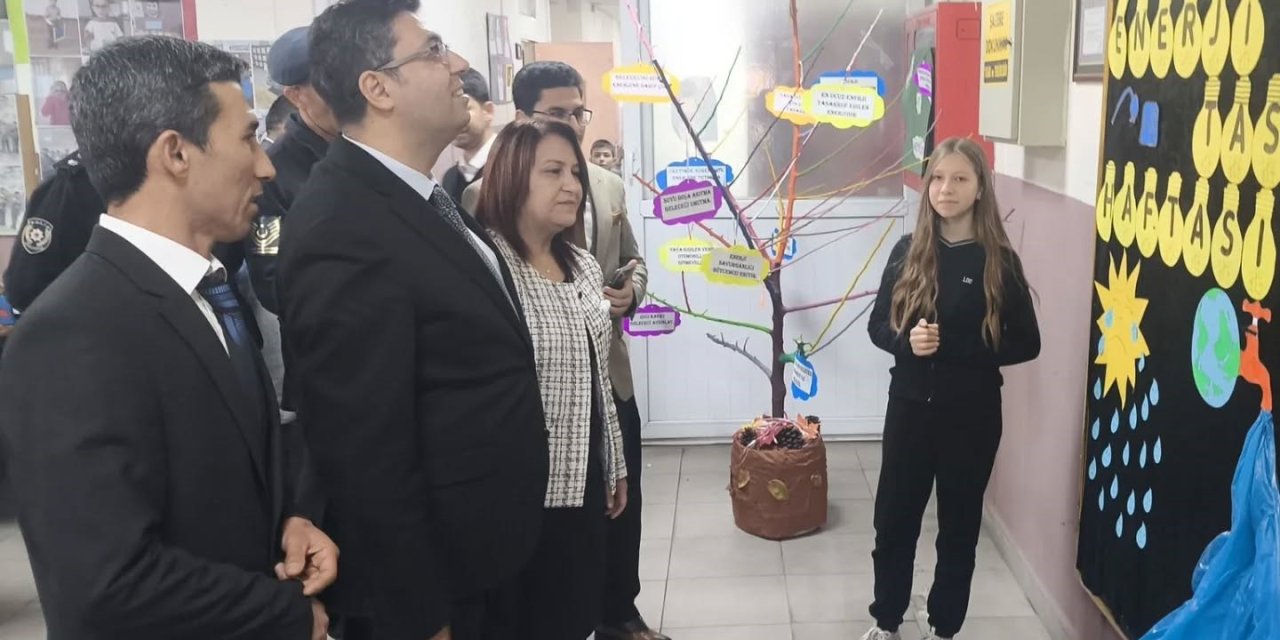 Yenipazar Kaymakamı Karataş öğrencilerle bir araya geldi