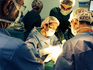Doğuştan Engelli Çocuğa Biyonik Kulak Yapıldı
