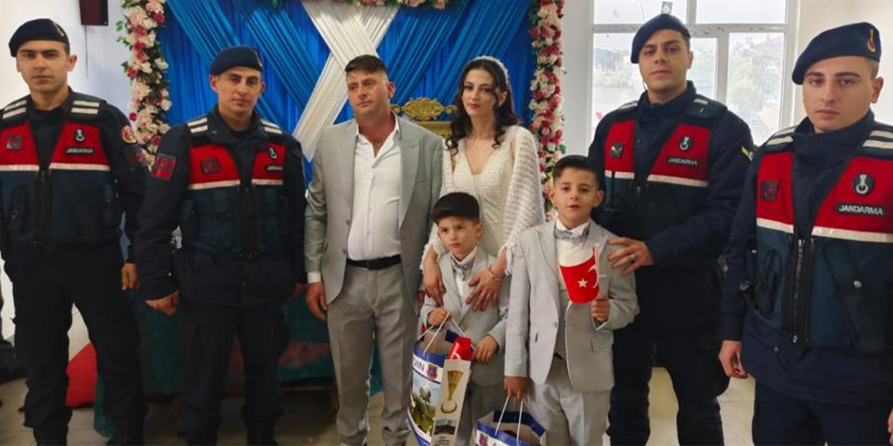 Jandarma, kurtardıkları küçük Aras’ı sünnet töreninde yalnız bırakmadı