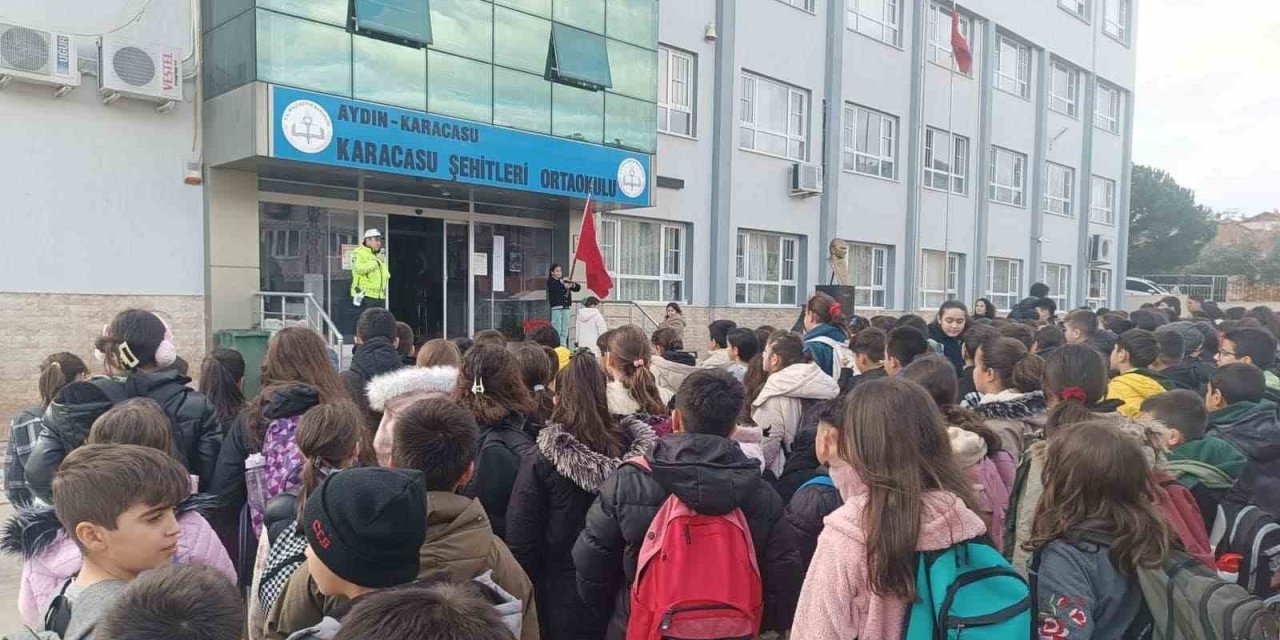 Karacasu’da öğrencilere trafik güvenliği eğitimi