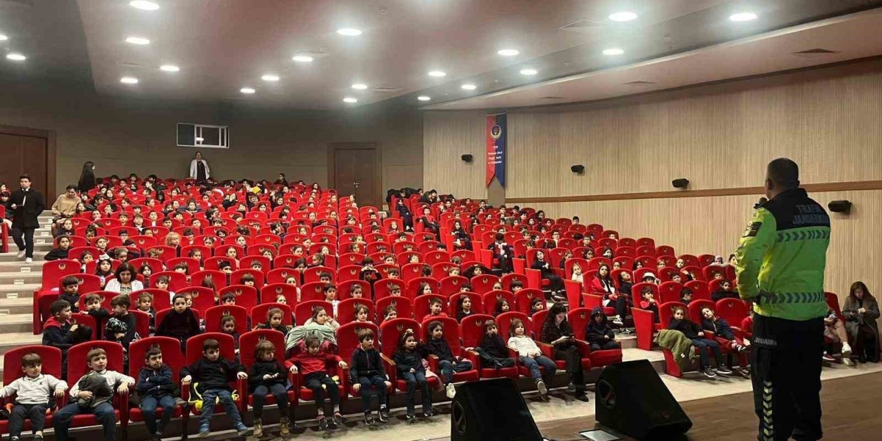Jandarma ekipleri öğrencileri bilgilendirdi