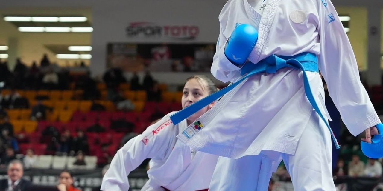 Denizlili Cemre, karatede gümüş madalya kazandı