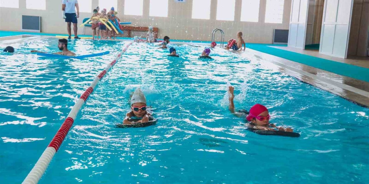 Aydın’da bir yılda 43 bin kişiye yüzme eğitimi verildi