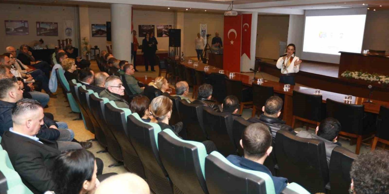 Selçuk’ta çarşı düzenlemeleri için esnafın görüşleri alındı