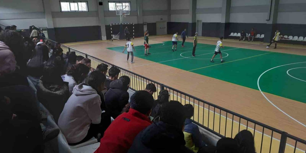 Koçarlı Spor Salonu resmen hizmete açıldı