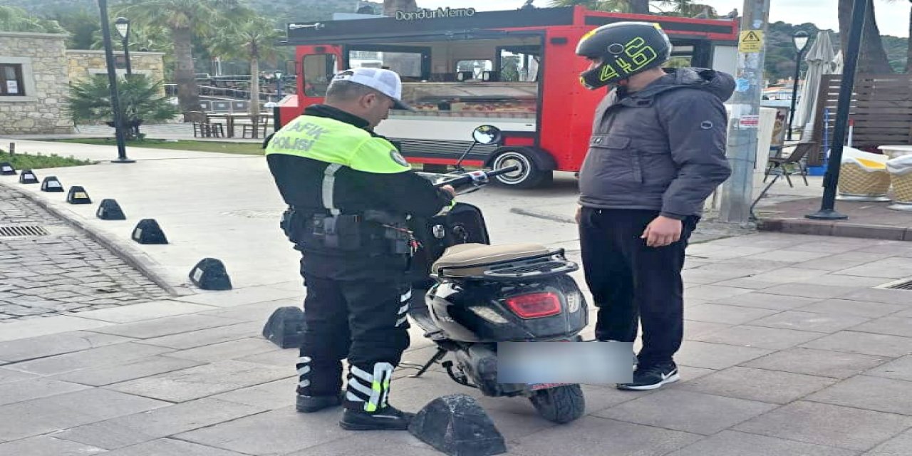 Çeşme’de motosiklet denetimlerinde ceza yağdı