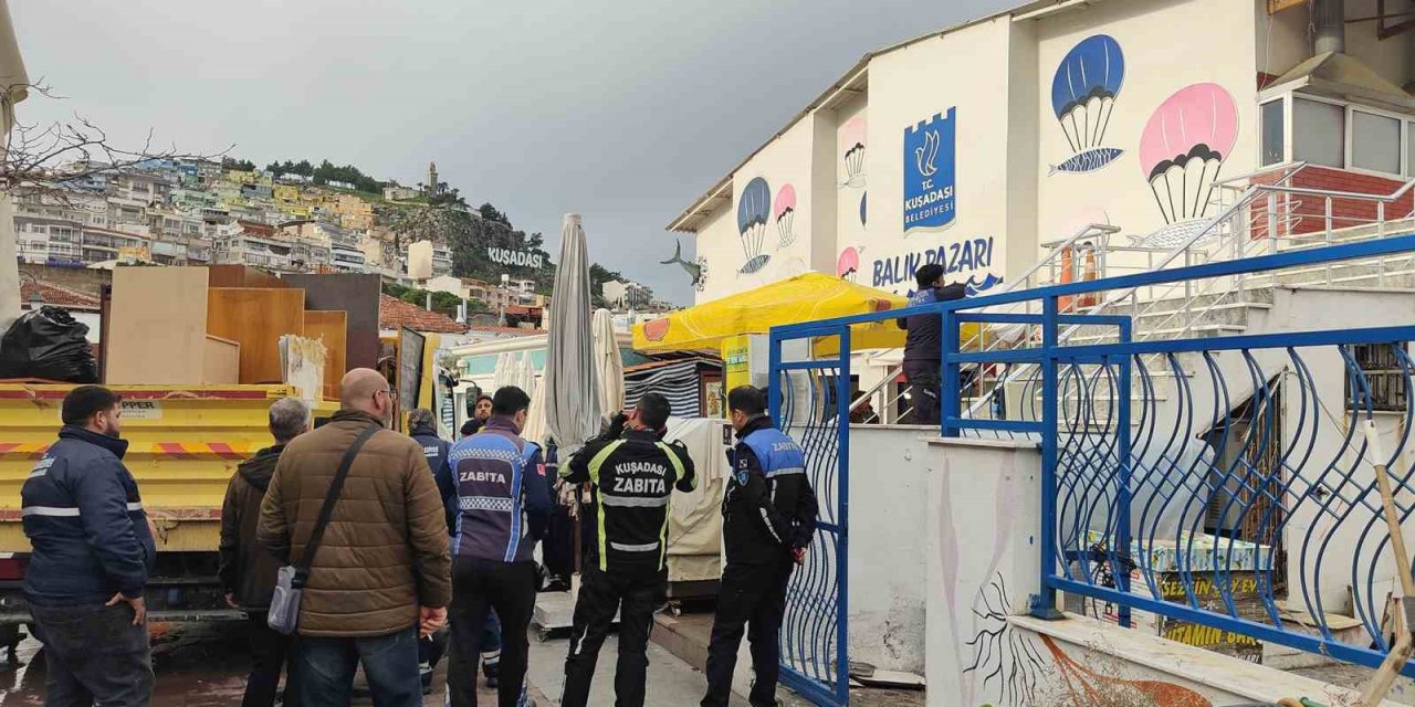 Kuşadası Balıkçılar Kahvesi’nde yenileme çalışmaları başladı