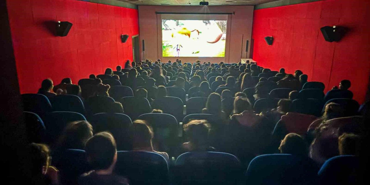 Başkan Kaya’dan çocuklara karne hediyesi