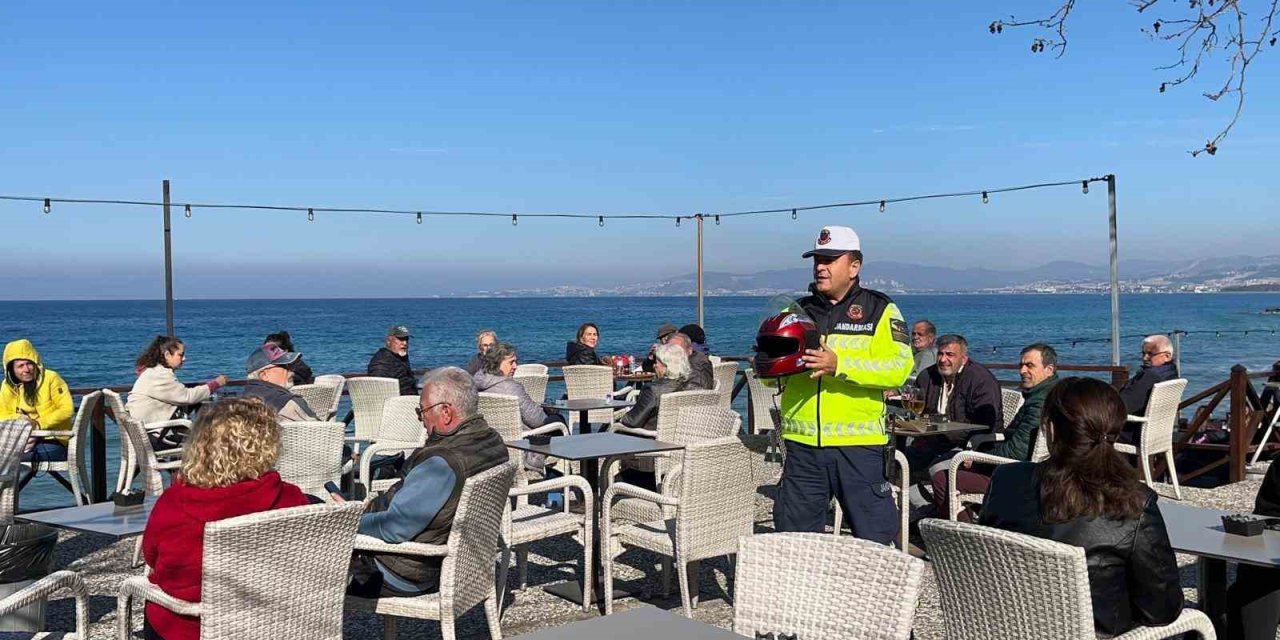 Kuşadası’nda trafik jandarmasından motosiklet ve kask eğitimi