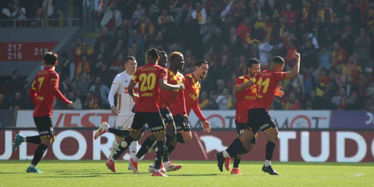 Trendyol Süper Lig: Göztepe: 1 - Antalyaspor: 0 (İlk yarı)