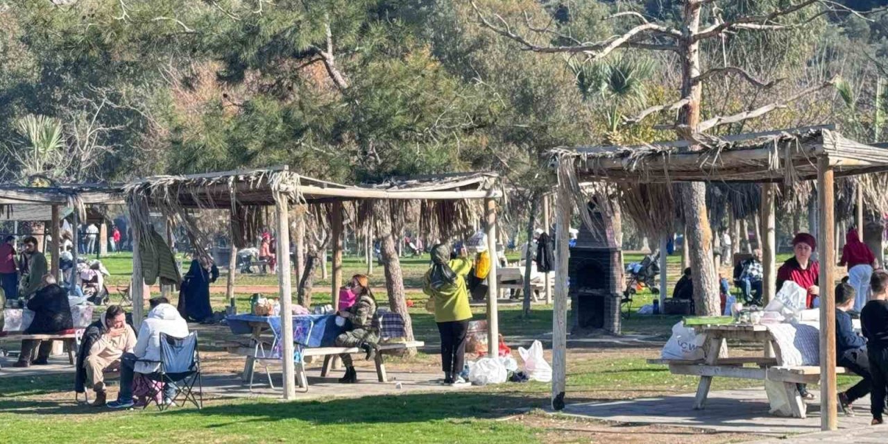 Adagöl Kuşadalıların gözde adresi olmaya devam ediyor