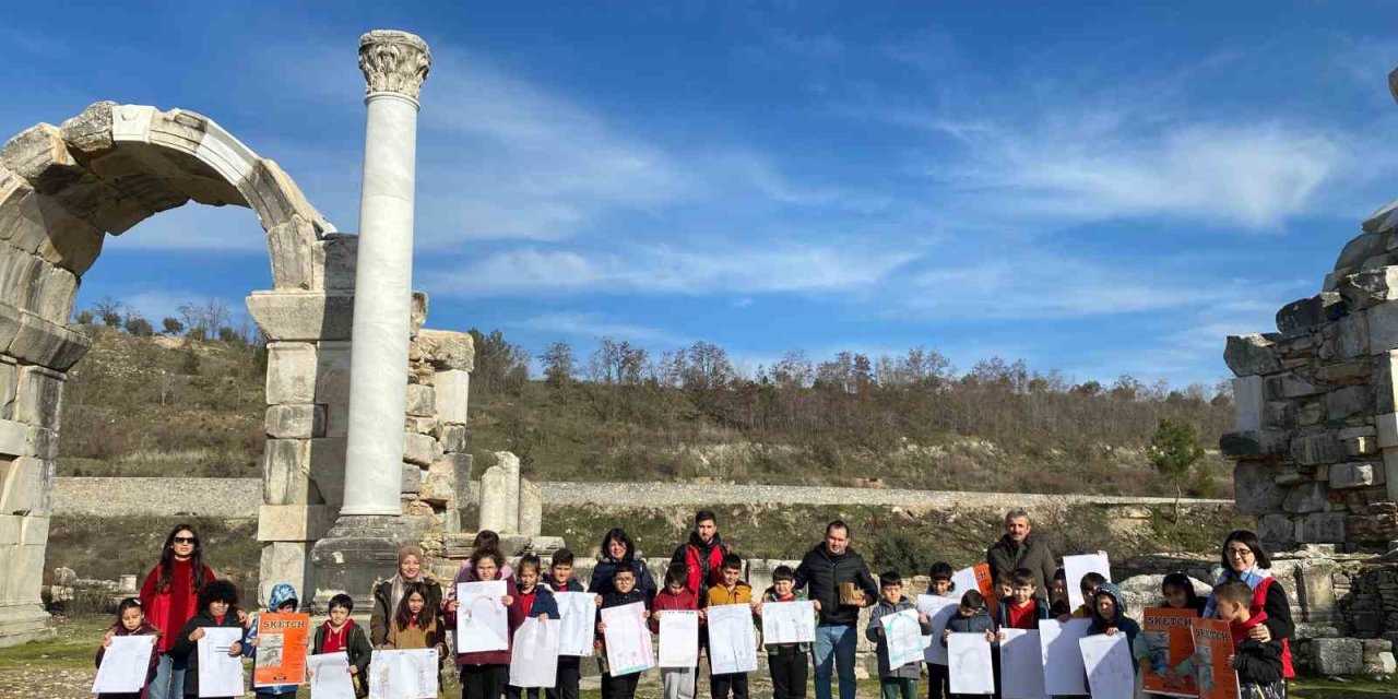 Çocuklar, Stratonikeia’da sanatla buluştu