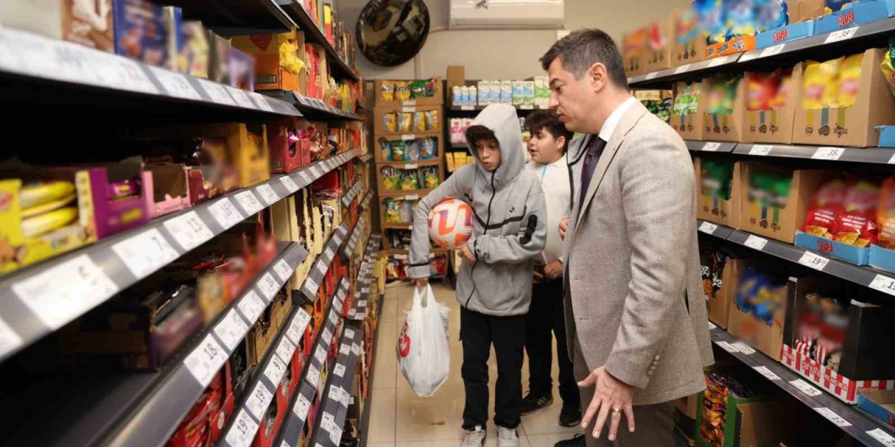Başkan Ünlü, marketleri denetledi