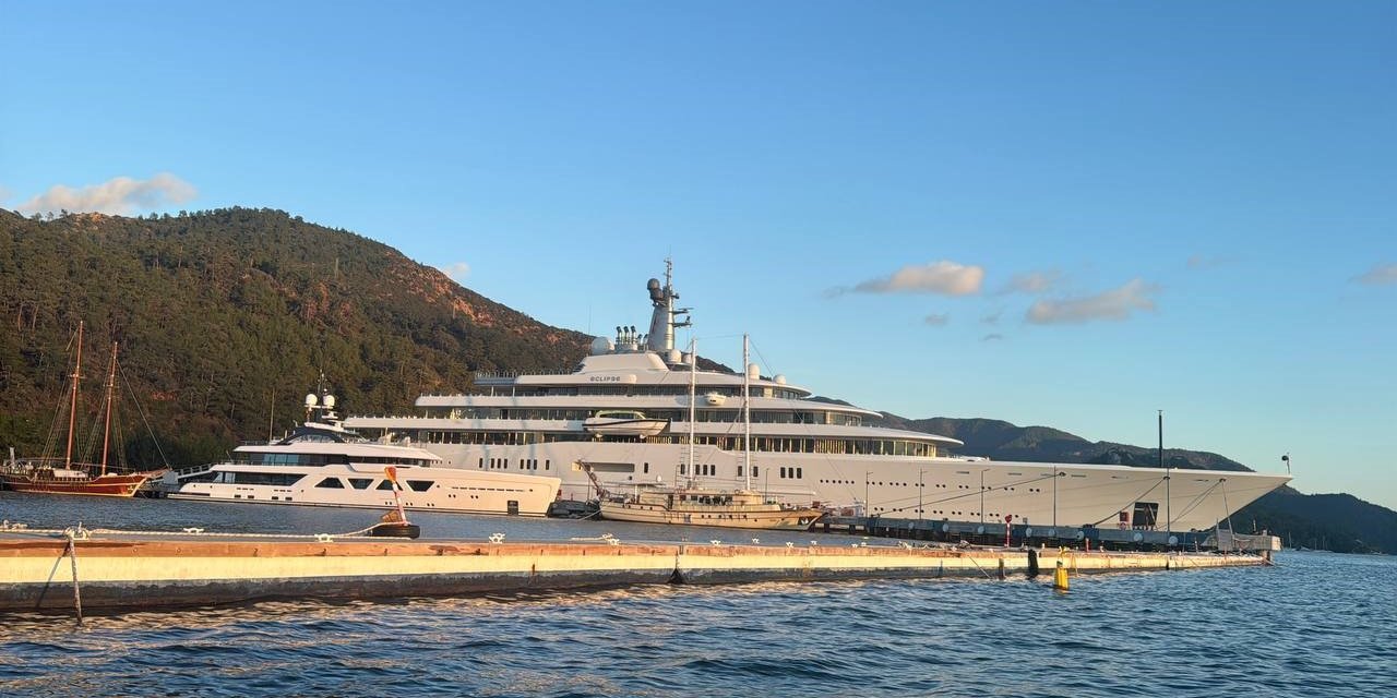 Rus milyarderin 1,2 milyar dolarlık yatı 3 yıldır Marmaris’te demirli