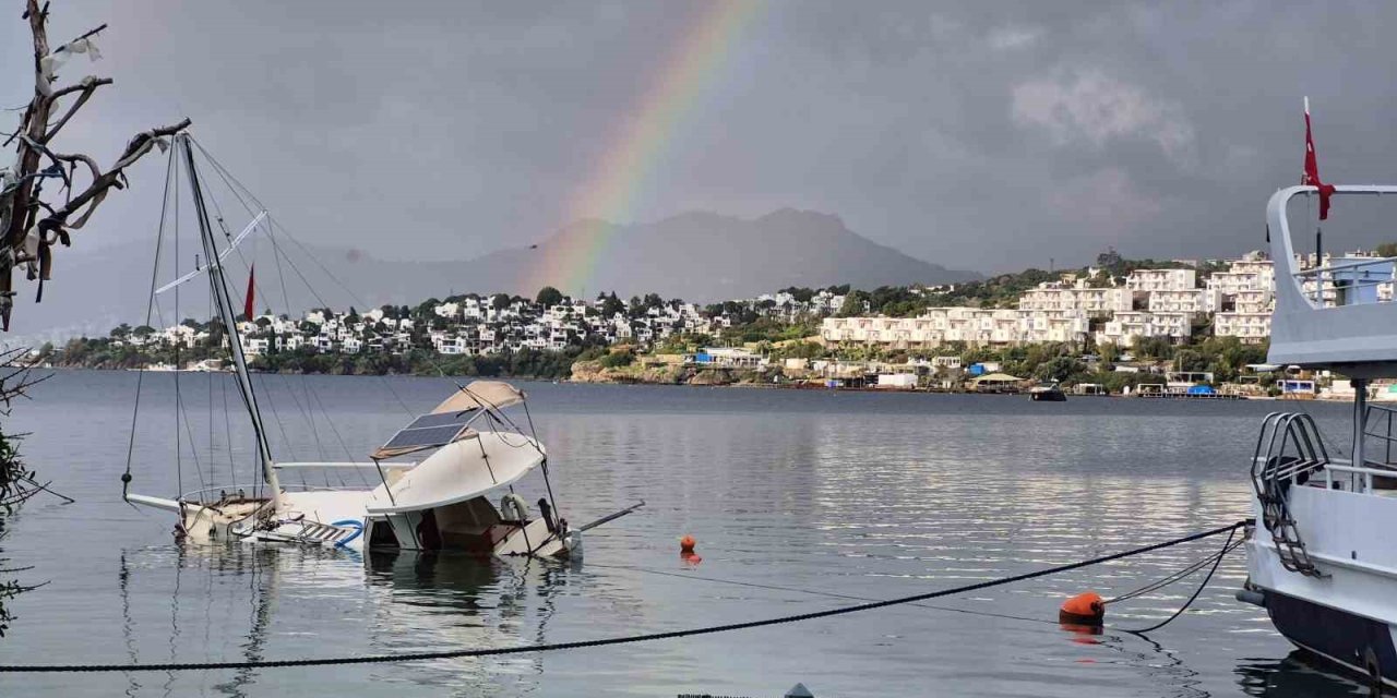 Bitez Koyu’nda tekne battı