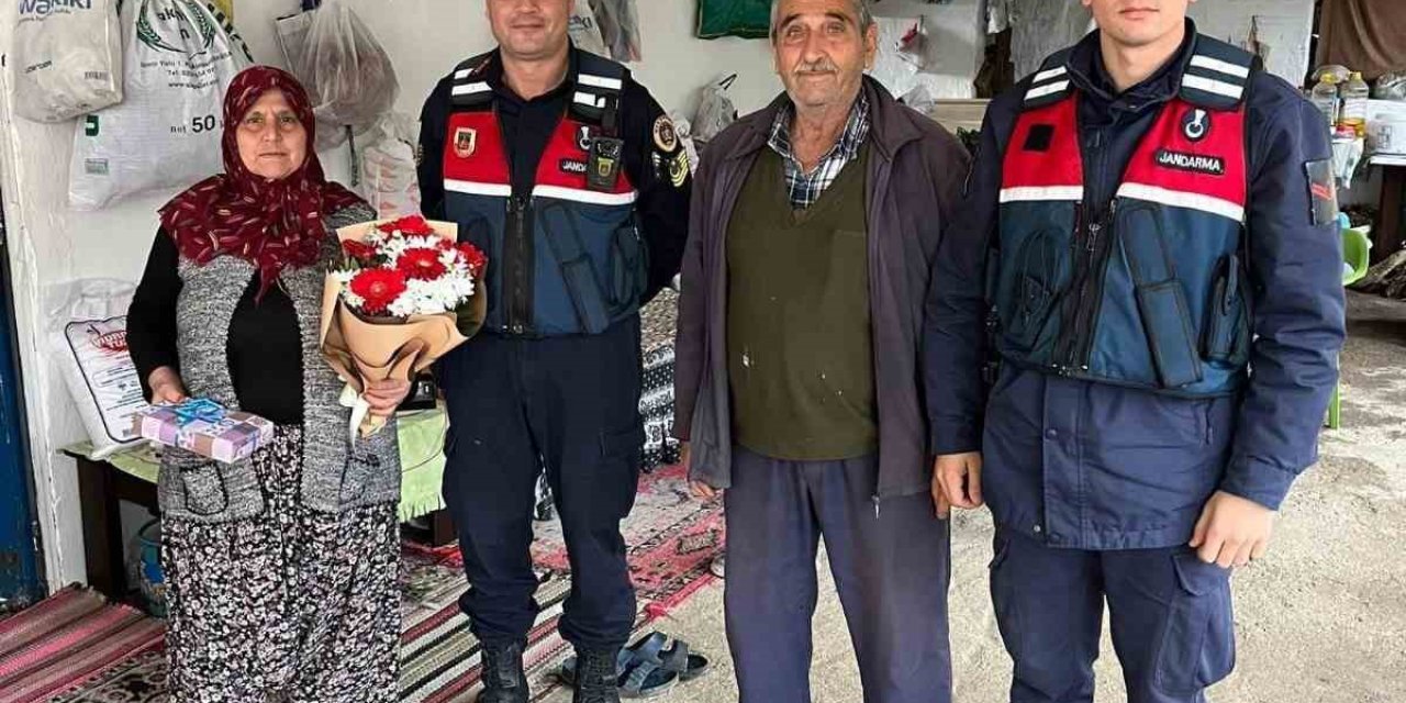 Jandarma gazileri yalnız bırakmıyor