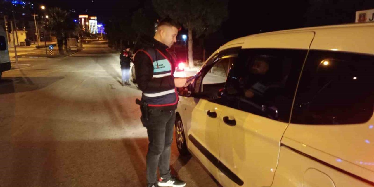 Jandarma günübirlik kiralanan ev ve araçları denetledi