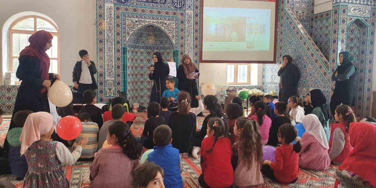 Köyceğiz’de ara tatilde çocuklar camide buluştu