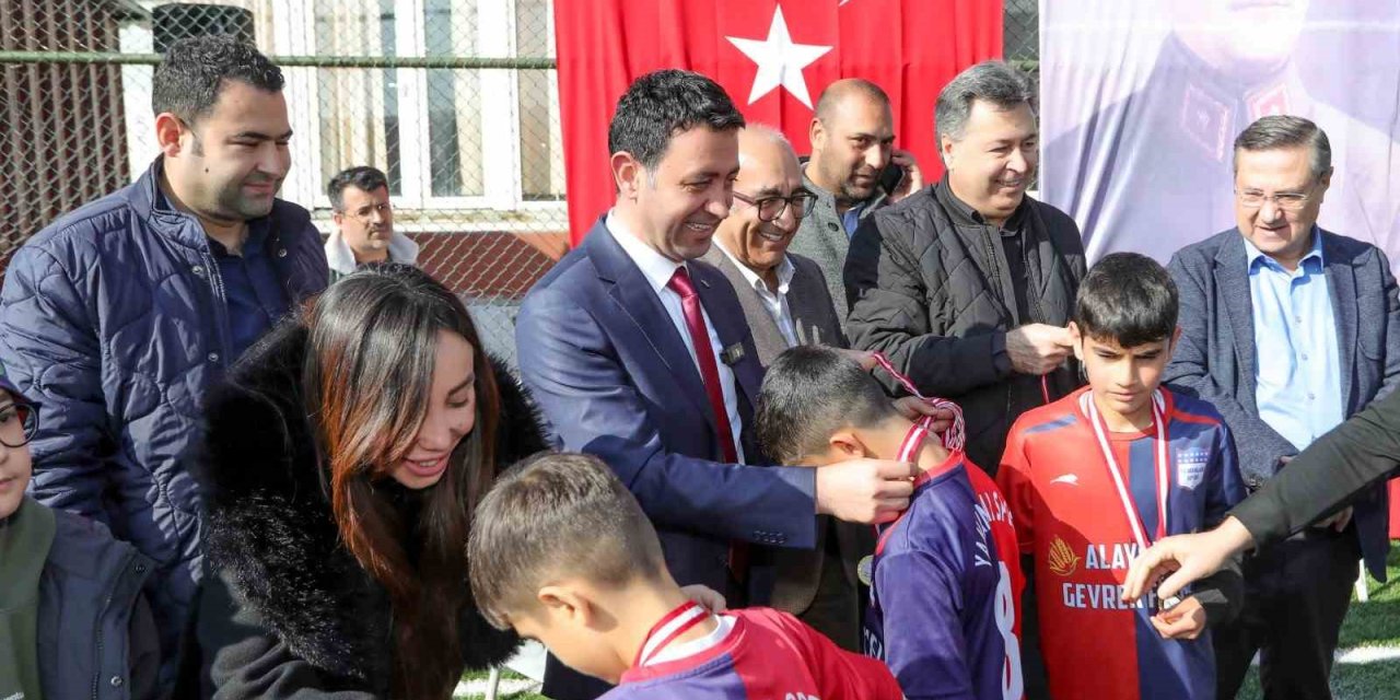 Bayraklı’da U-10 Cup turnuvası görkemli finalle tamamlandı