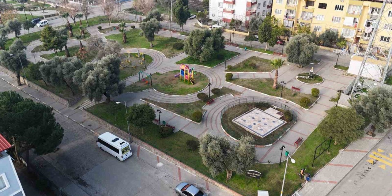 Nazilli’deki yeşil alanlarda temizlik ve bakım çalışması sürüyor