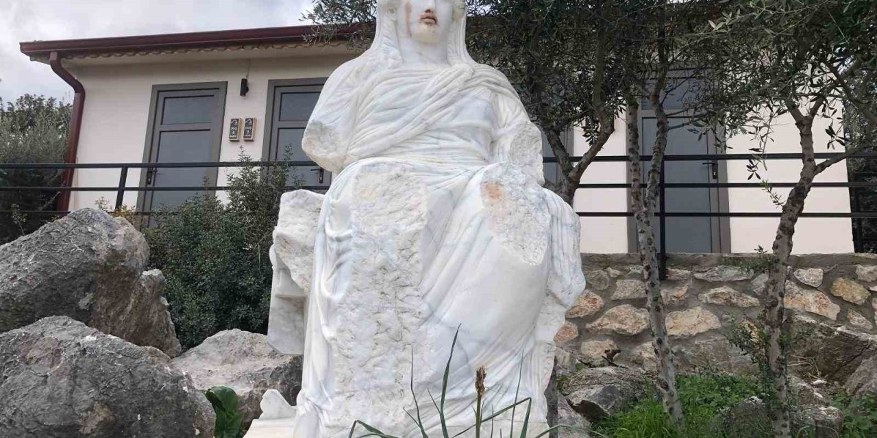 Datça’da Demeter heykeline çirkin saldırı