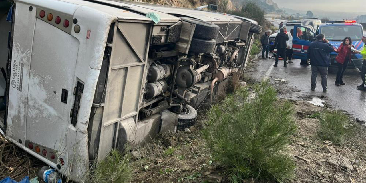 Aydın'da tur minibüsü devrildi: 23 yaralı