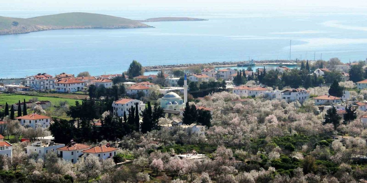 Datça beyaz gelinliğini giydi